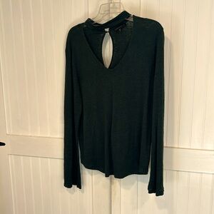 Sanctuary hunter green, choker V-neck long sleeved topwith keyhole back size L